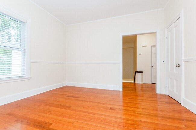 Building Photo - 157 Langley Rd