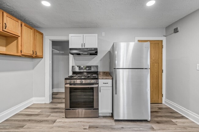 Building Photo - Newly Renovated 3 Bed 2 Bath Home in St Paul
