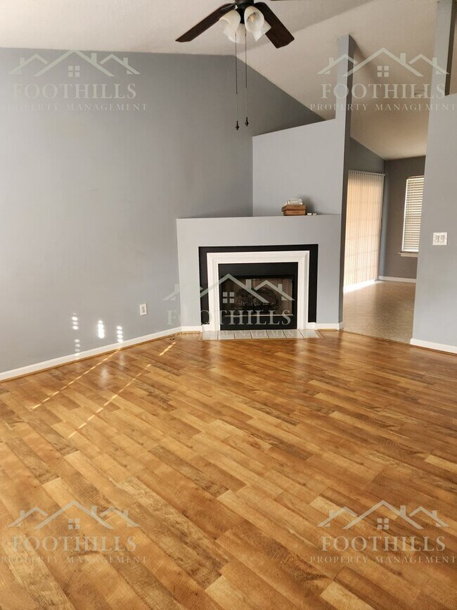 Foto del edificio - 438 Old Colony Rd