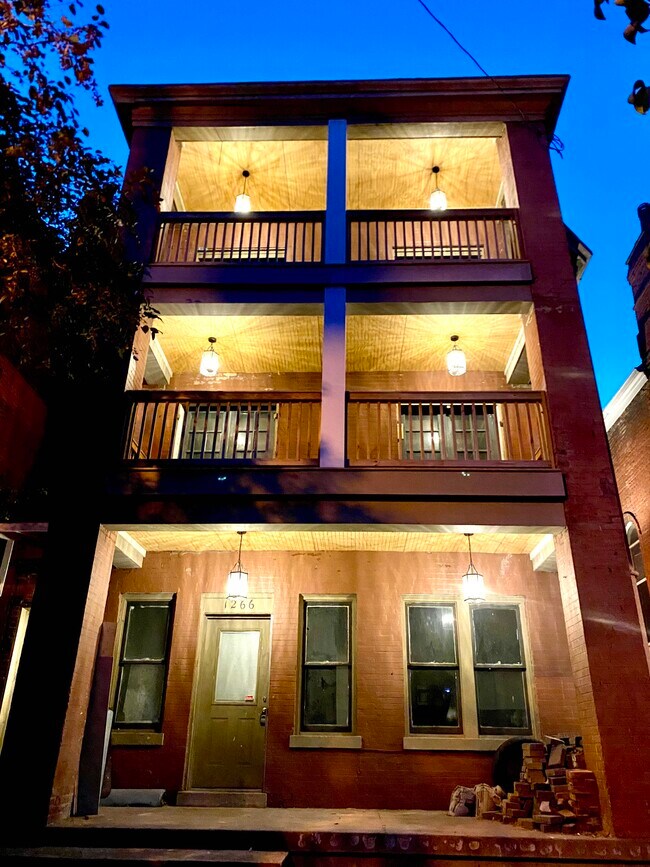 Building Photo - 1266 S Brook St