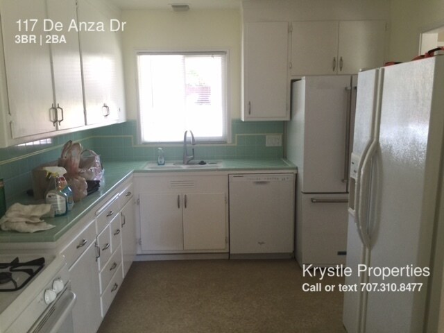 Building Photo - 117 De Anza Dr