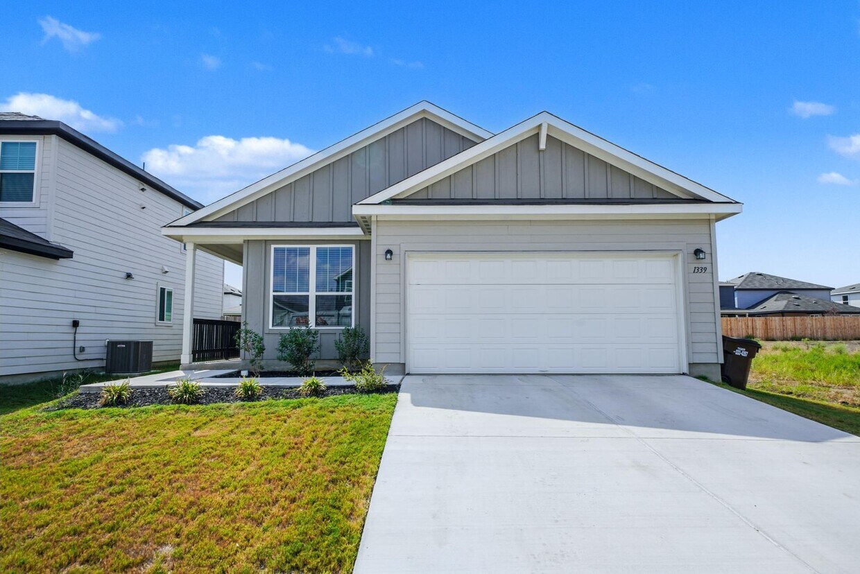 Primary Photo - Beautifully Maintained Single-Story Home in Vista Real - Realtor Commission: $500