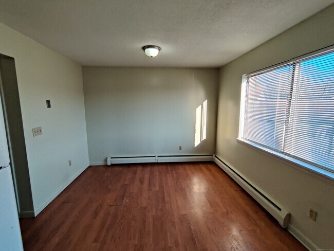 Building Photo - 218 Oakville Ave