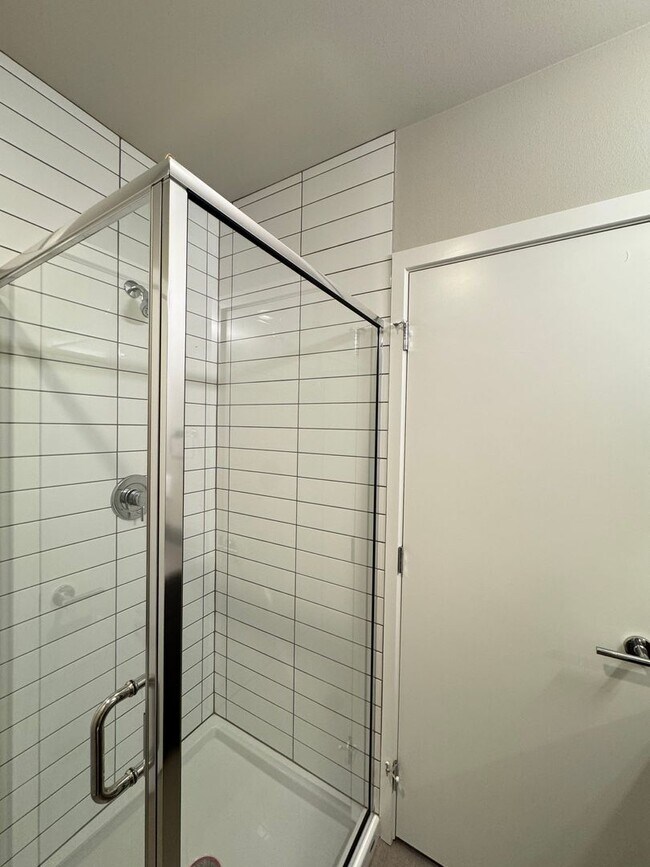 Photo - Stylish 3B3B Townhome in Prime NE Seattle ...