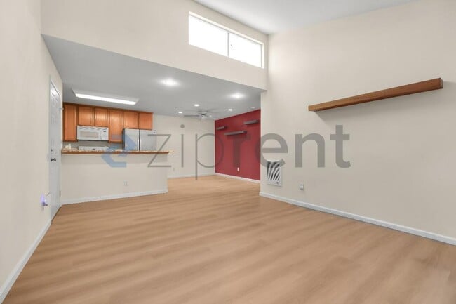 Building Photo - Unit 226