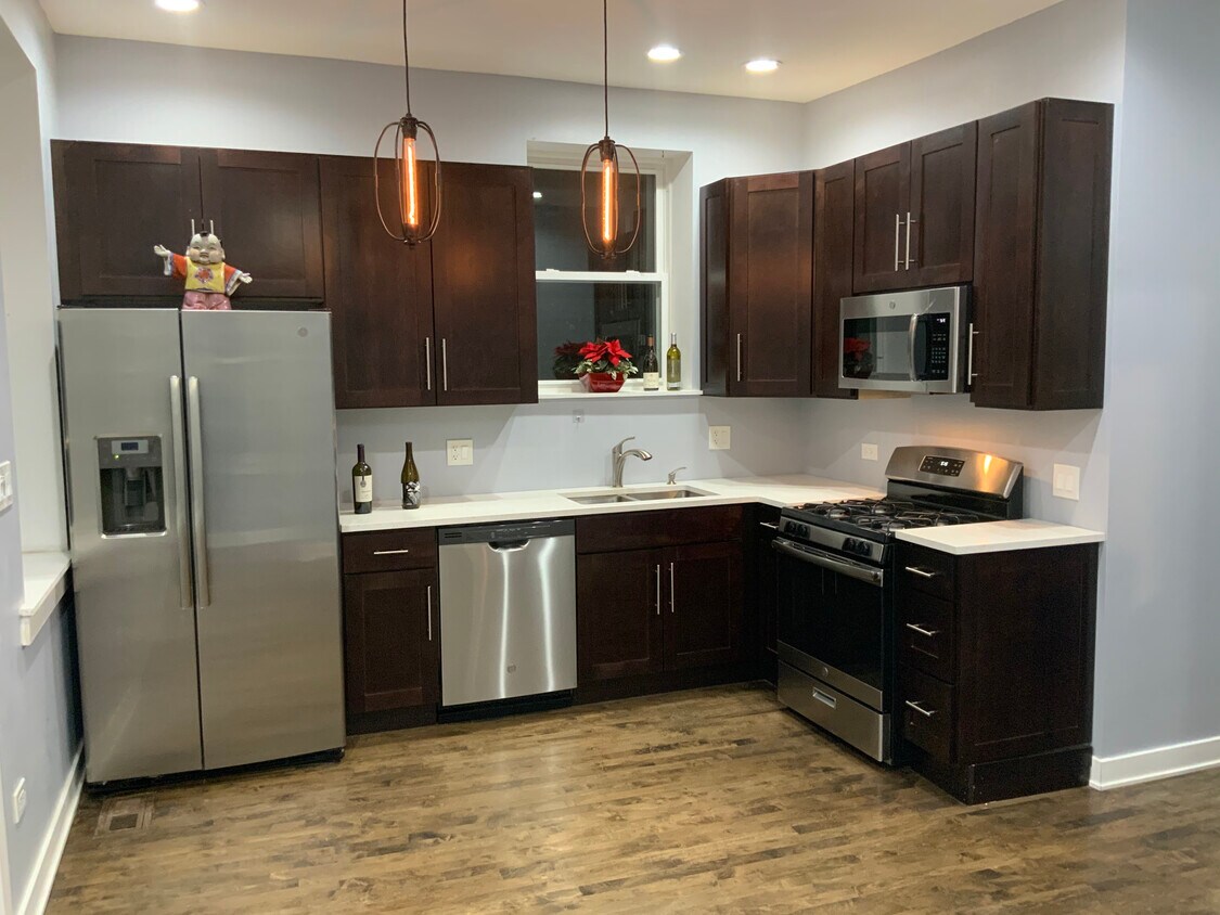 Kitchen - 610 N Ridgeway Ave