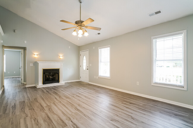 Building Photo - Beautiful 4 Bedroom in Longs, SC!