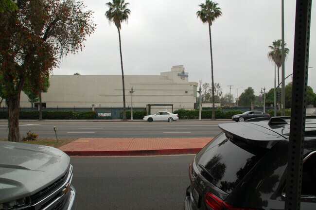 Albertson Market - 3904 Crenshaw Blvd