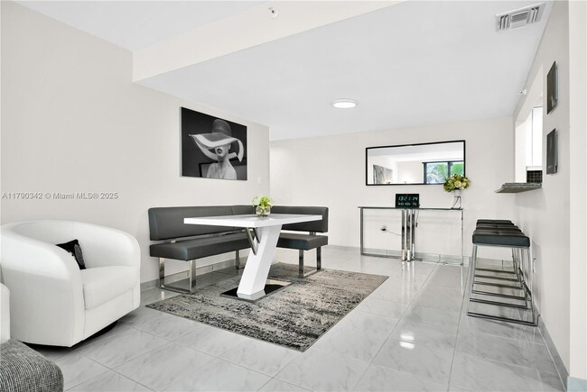 Foto del edificio - 1623 Collins Ave