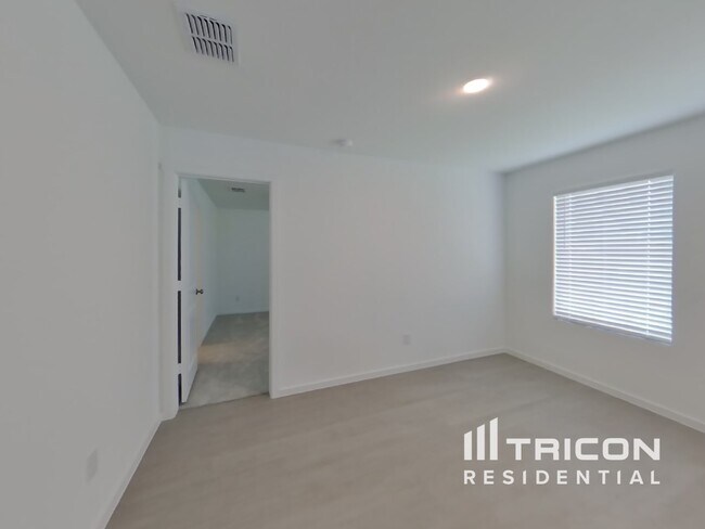Foto del edificio - 806 Ginkgo Wy