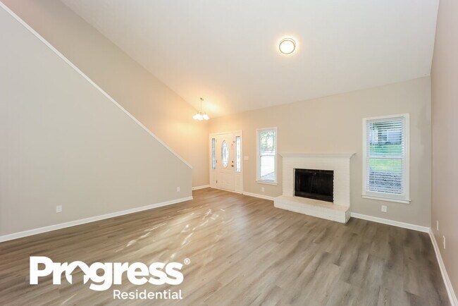 Building Photo - 2030 Ben Hill Ct SW