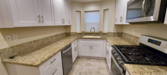 Building Photo - 632 David Cir
