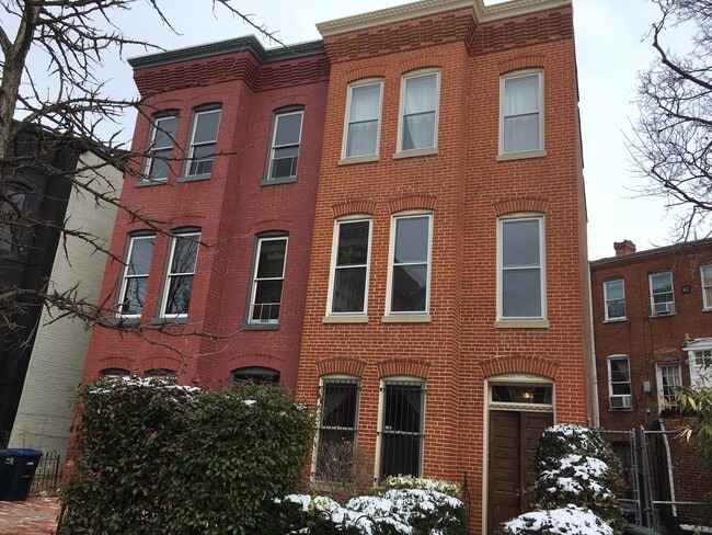Building Photo - 634 Constitution Ave NE