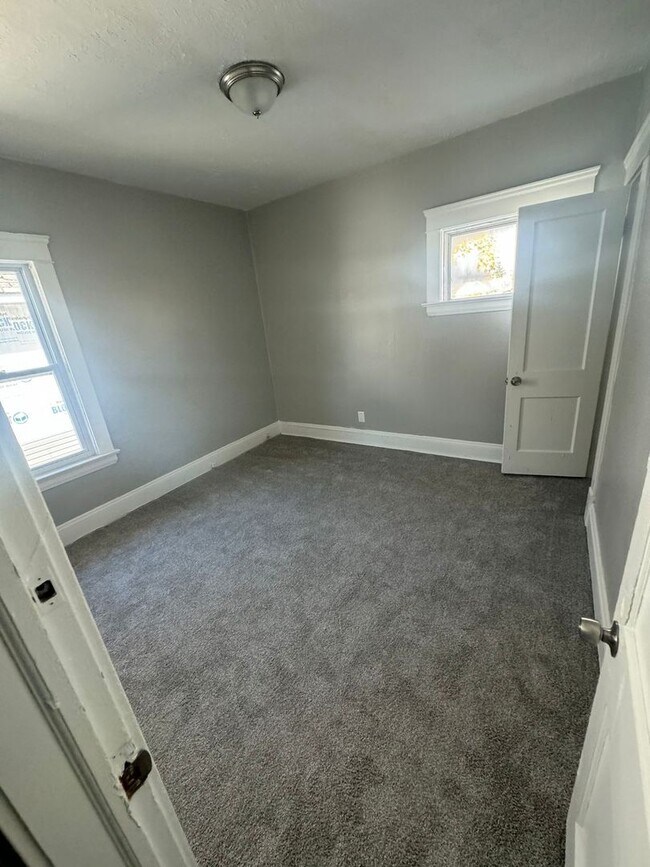 Building Photo - Move in ready!