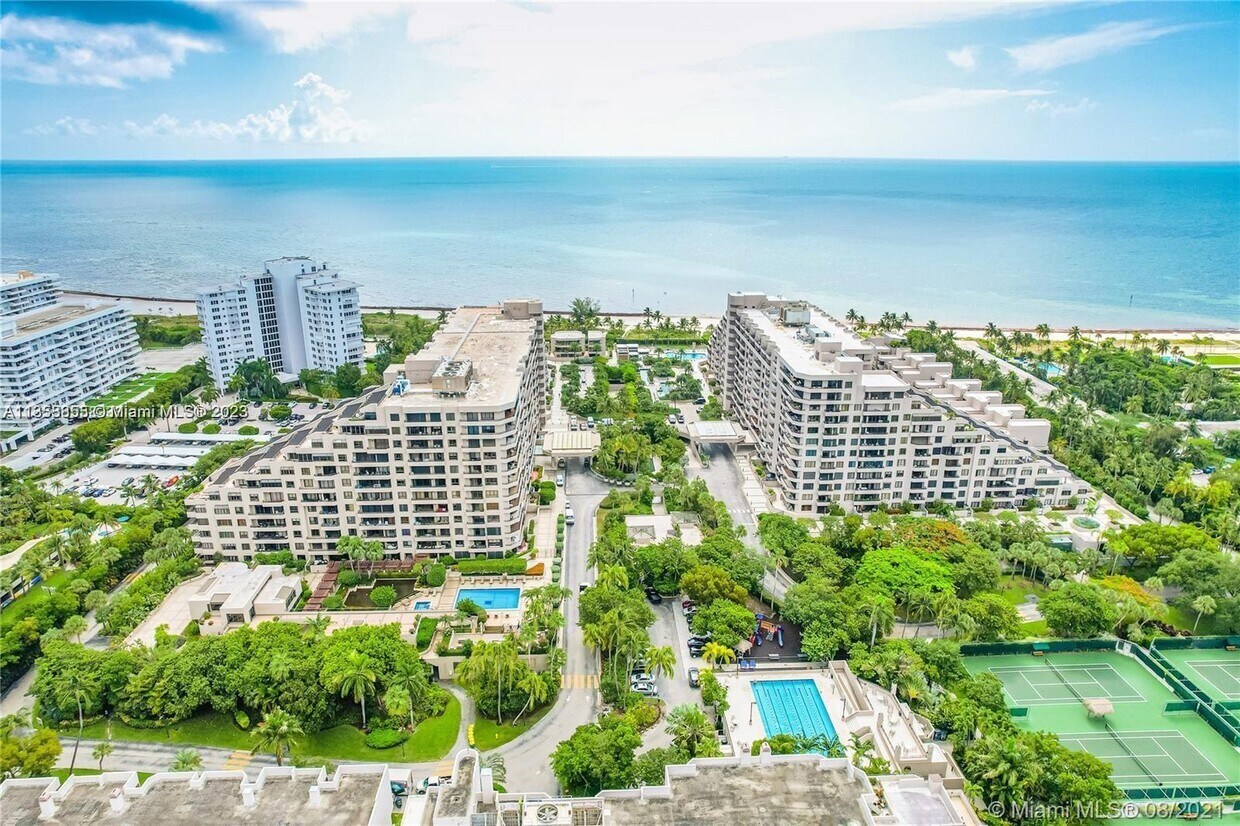 Foto principal - 251 Crandon Blvd