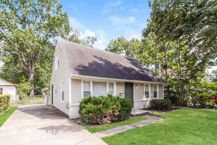 Building Photo - Charming Home