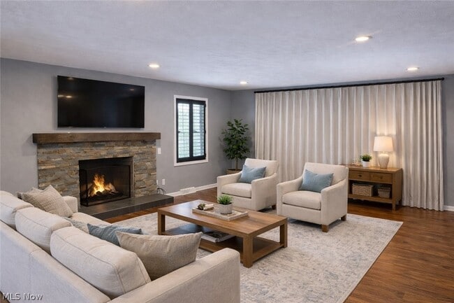 Building Photo - 26930 Elmwood Dr