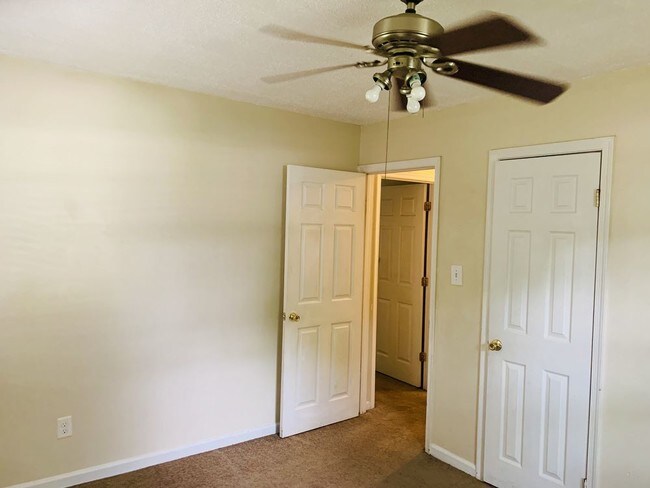 Building Photo - 4 bedroom house with large sunroom and porch