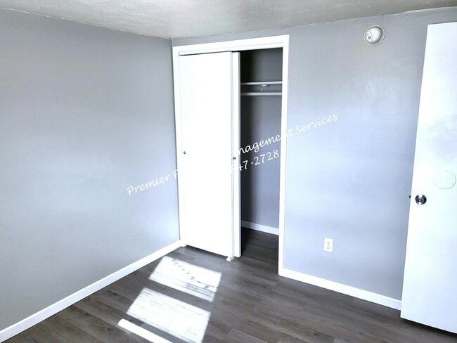 Foto del edificio - 536 Center Grange Rd