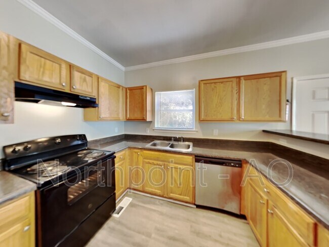 Building Photo - 936 Hall St NW