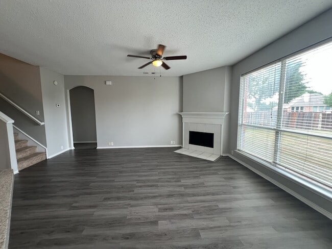 Foto del edificio - 2805 Crater Lake Ln