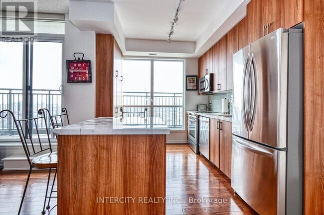 Photo du bâtiment - 800 Lawrence Ave W