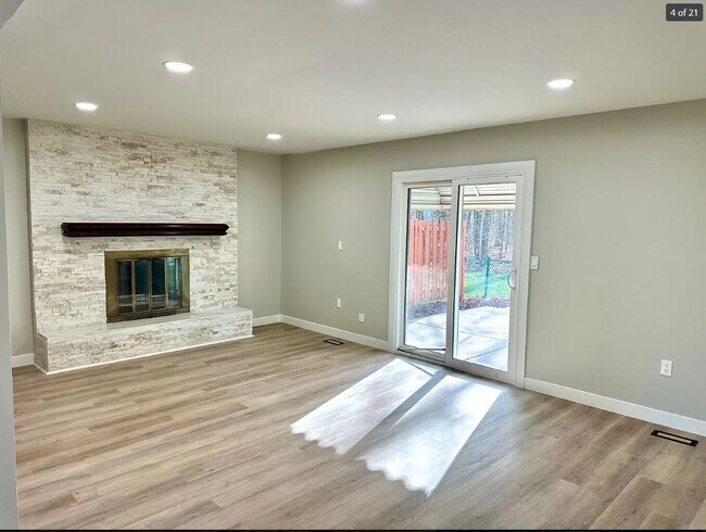Building Photo - 20260 Foxboro St