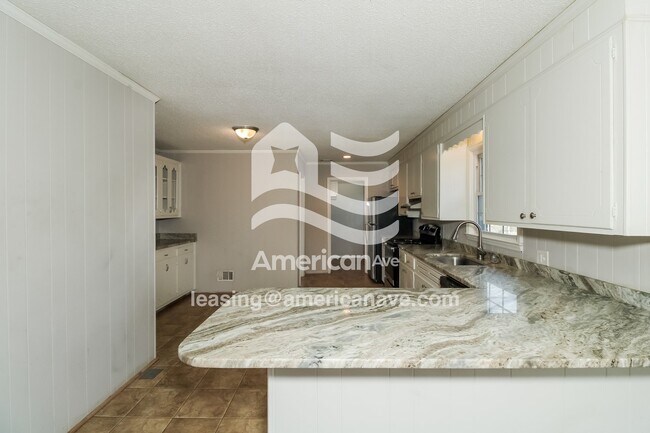 Foto del edificio - 1807 Holly Hill Dr