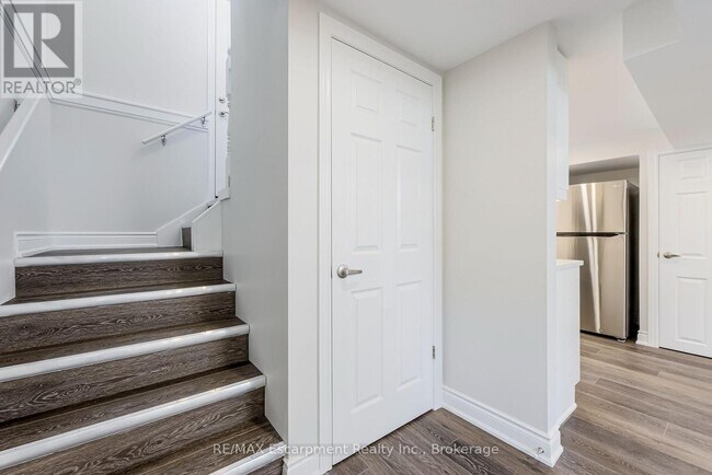 Photo du bâtiment - 325 E 32nd St