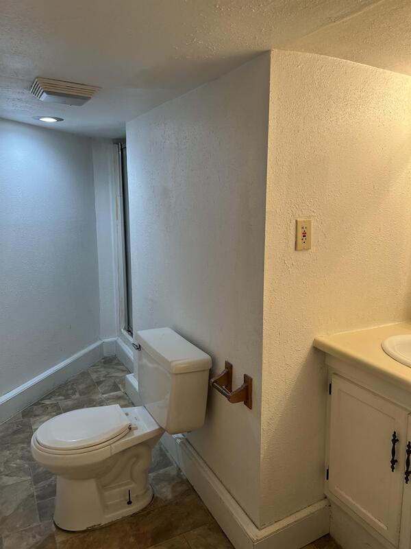 Building Photo - 1110 E 200 S