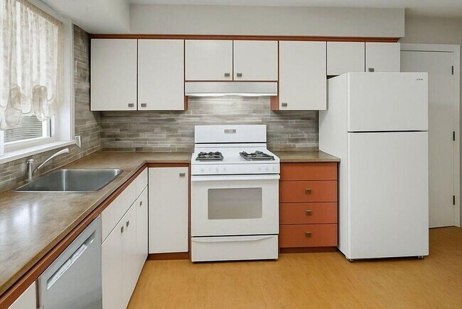 Foto del edificio - 709 Cypress Dr