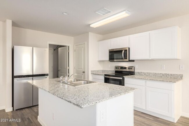 Building Photo - 1203 W Elm Ave