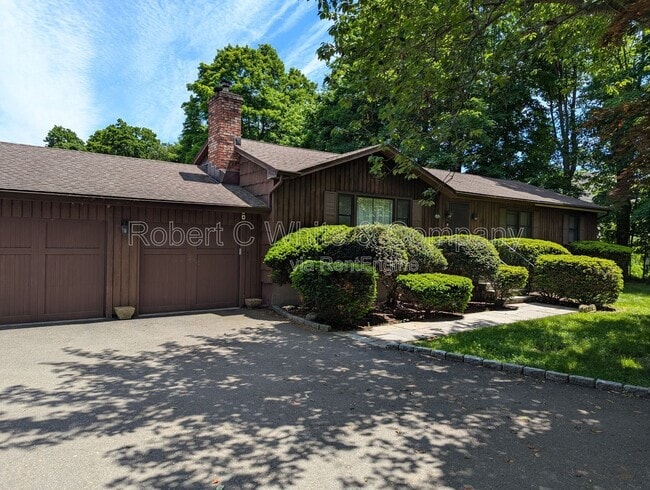 Foto del edificio - 1040 Daniels Farm Rd