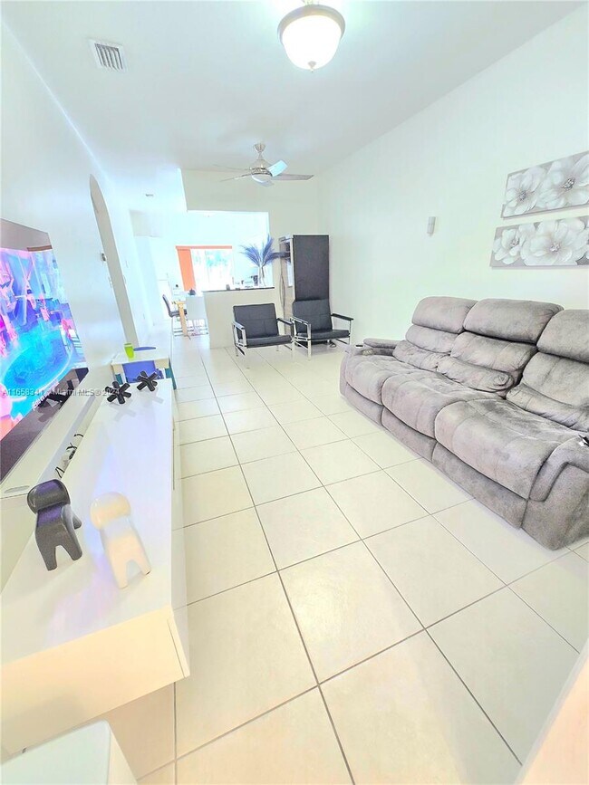 Foto del edificio - 6900 NW 179th St