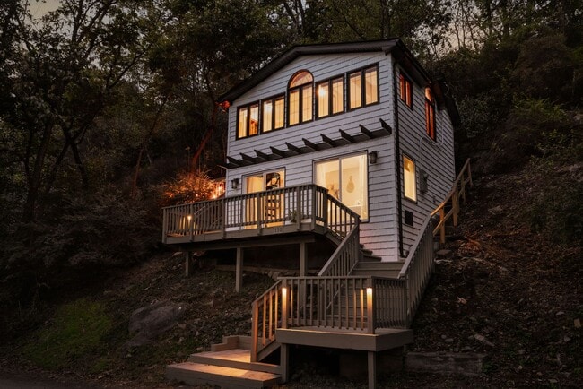 Building Photo - 730 Bennys Bch Rd