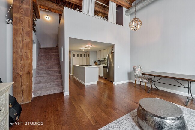 Foto del edificio - 1727 S Indiana Ave