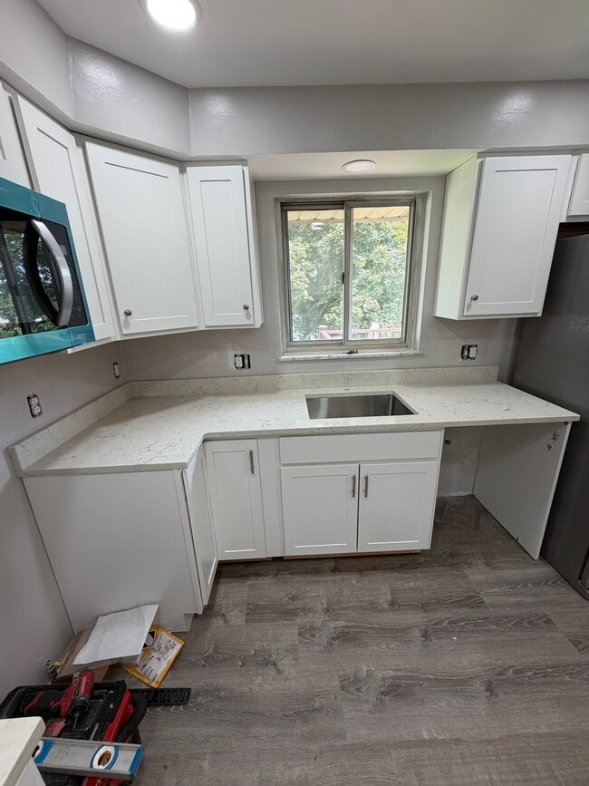 Building Photo - 421 Wyndhurst Dr