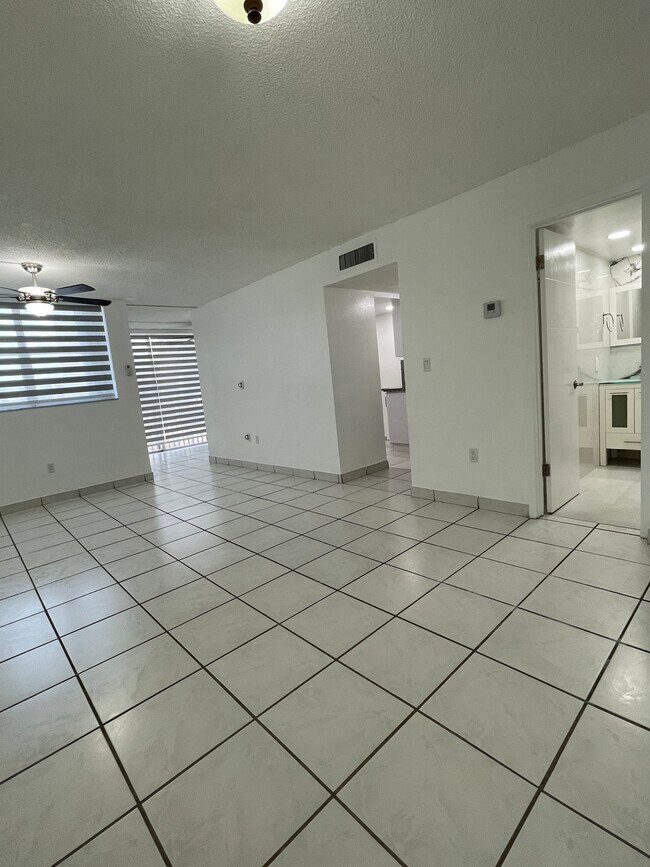 Foto del edificio - 9431 SW 4th St