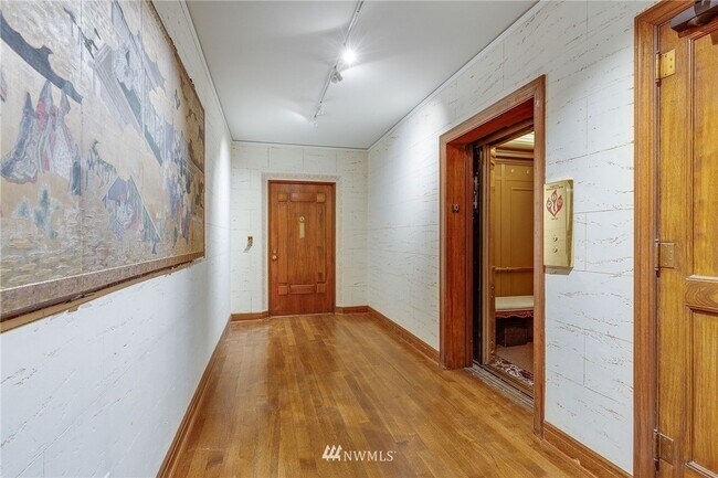 Building Photo - 1223 Spring St