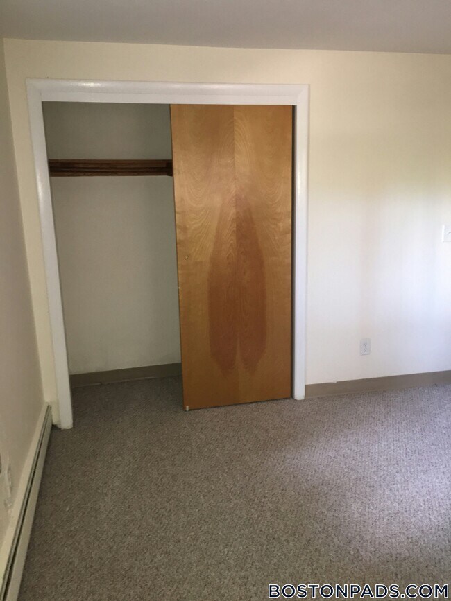 Foto del edificio - 8 R Riverside St