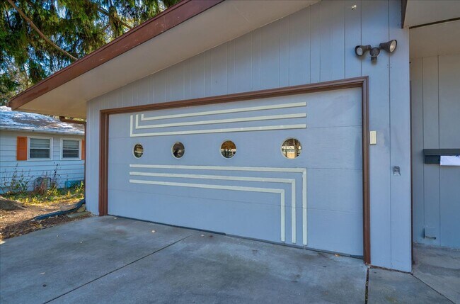 Foto del edificio - 5601 Russett Rd