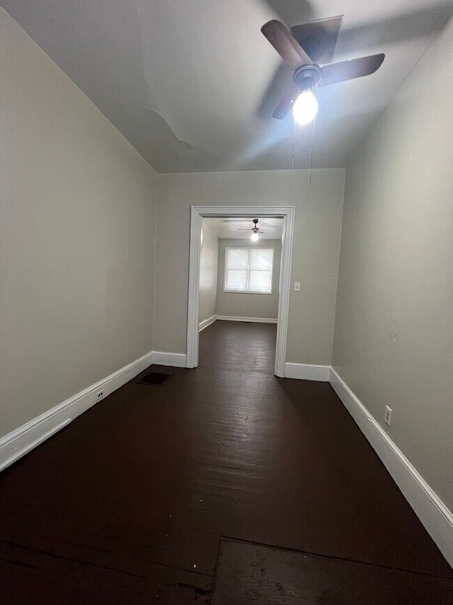 Foto del edificio - 327 E Philadelphia St
