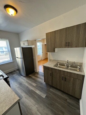 Foto del edificio - 4412 N St Louis Ave