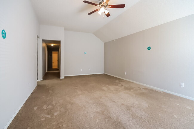 Building Photo - 18407 Knob Hill Lake Ln