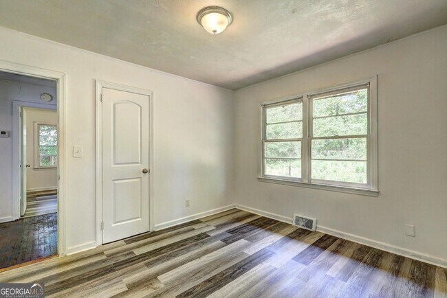 Foto del edificio - 2634 Tredway Dr