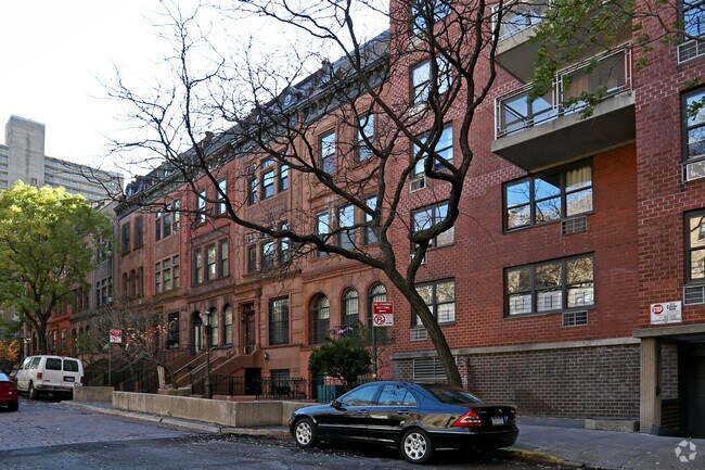 Building Photo - 166 W 94th St