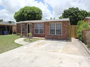 Building Photo - 5217 NE 2nd Ave