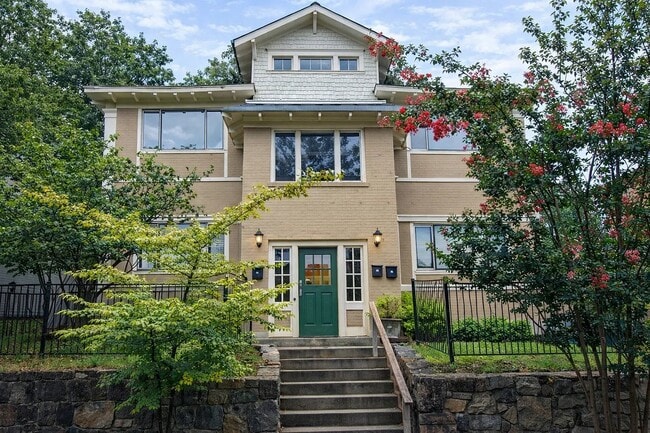 Building Photo - 747 Barnett St NE
