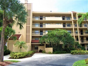 Building Photo - 600 Egret Cir