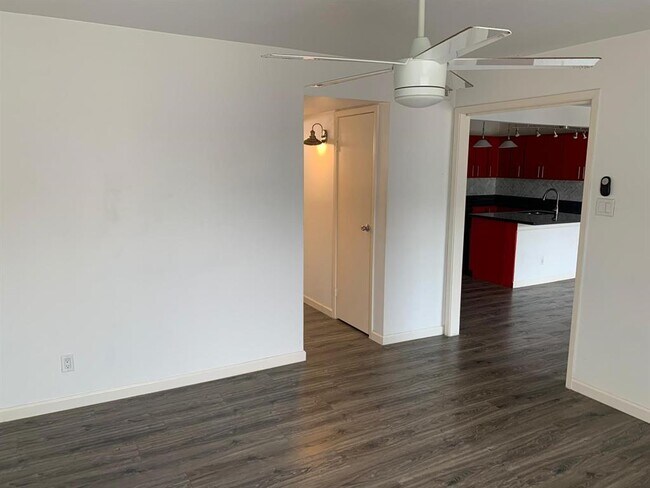 Building Photo - 2818 S Bartell Dr